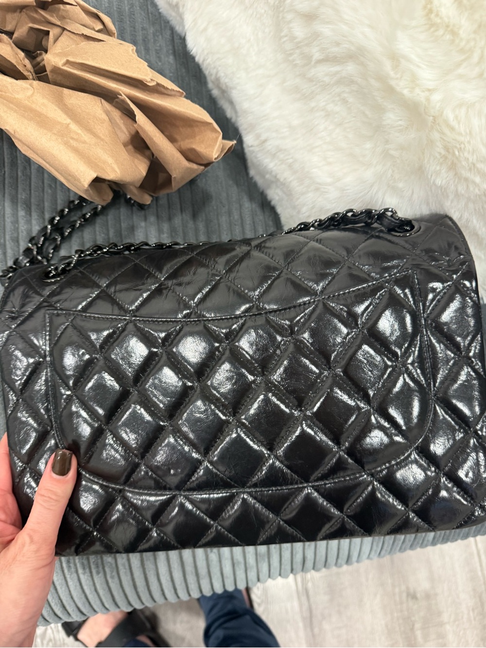 CHANEL Black Quilted Shoulder Bag with Chain Strap - Picture 5 of 7